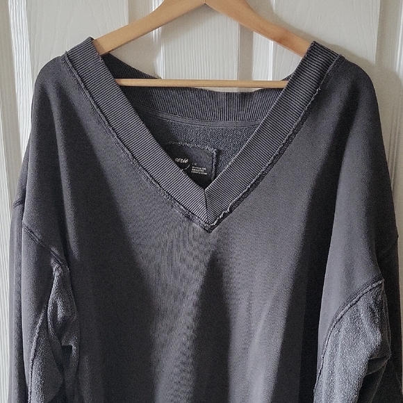 Aerie Charcoal V-Neck Pullover - Picture 3 of 6